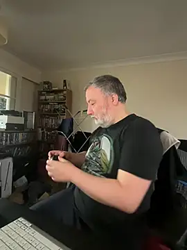 Snapshot of LondonTeffy chatting on 02-20-25, 11:20 LondonTeffy online show from 02-20-25, 11:20