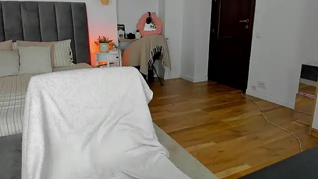 Snapshot of Fancy_Jenn chatting on 10-24-25, 06:59 Fancy Jenn online show from 10-24-25, 06:59