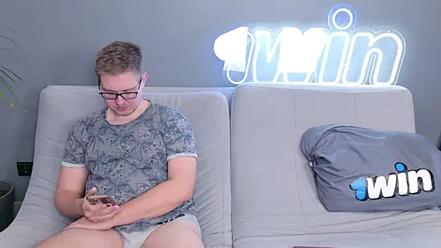 Ksenny online show from 12-29-24, 06:45