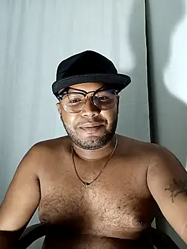 Snapshot of dave_banks chatting on 01-06-25, 06:25 dave banks online show from 01-06-25, 06:25