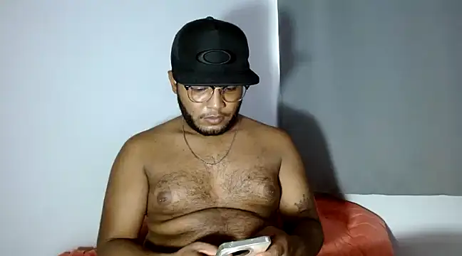 Snapshot of dave_banks chatting on 01-25-25, 10:39 dave banks online show from 01-25-25, 10:39