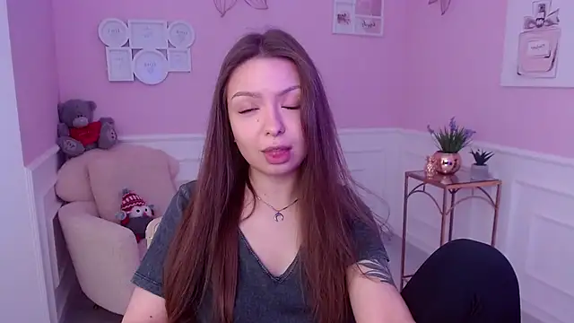 LucySkilar online show from 01-19-25, 05:37