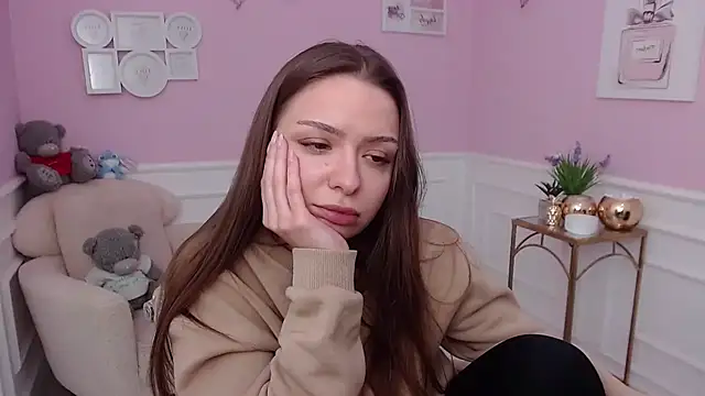 LucySkilar online show from 12-14-25, 12:43