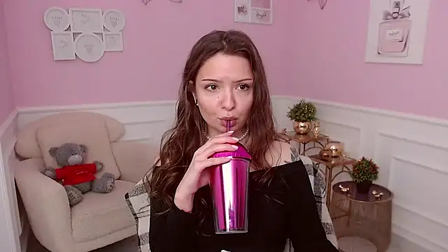 LucySkilar online show from 03-31-26, 04:13