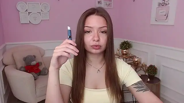 Snapshot of LucySkilar chatting on 07-03-26, 04:19 LucySkilar online show from 07-03-26, 04:19