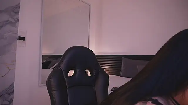 leslie k online show from 09-18-25, 03:30