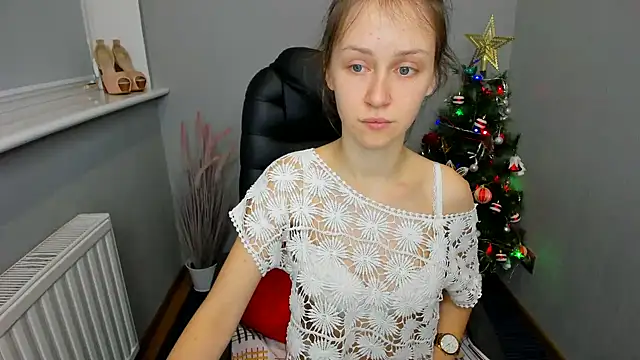 Snapshot of AfinaCutie chatting on 01-13-25, 02:11 AfinaCutie online show from 01-13-25, 02:11