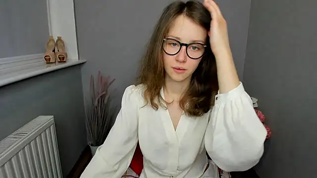 Snapshot of AfinaCutie chatting on 03-19-25, 01:40 AfinaCutie online show from 03-19-25, 01:40