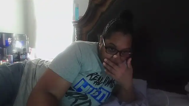 ebonyred online show from 10-16-25, 02:40