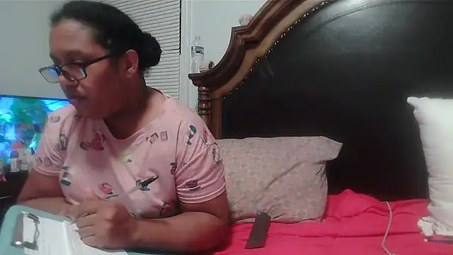 ebonyred online show from 04-07-26, 12:22