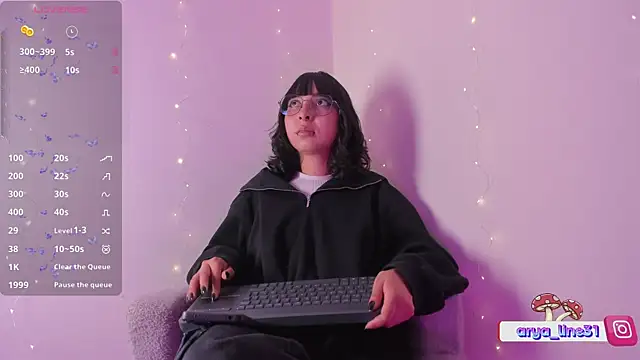 Snapshot of arysUwU chatting on 12-22-25, 02:08 arysUwU online show from 12-22-25, 02:08