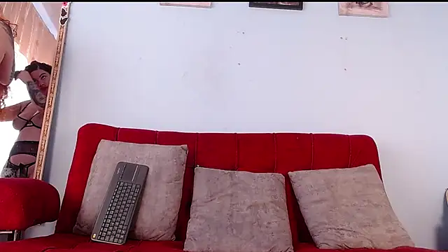 Tamararios online show from 10-17-25, 05:37