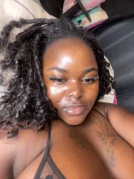 Snapshot of Honeycoco0211 chatting on 02-27-25, 11:41 Honeycoco0211 online show from 02-27-25, 11:41