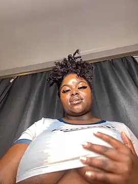 Snapshot of Honeycoco0211 chatting on 10-10-25, 08:19 Honeycoco0211 online show from 10-10-25, 08:19