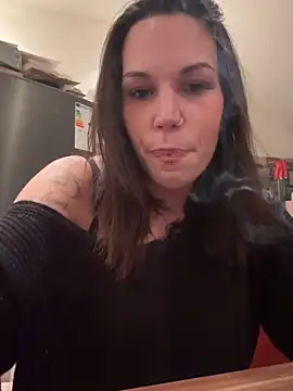 Snapshot of Lady_Knaller chatting on 01-22-25, 08:17 Lady Knaller online show from 01-22-25, 08:17