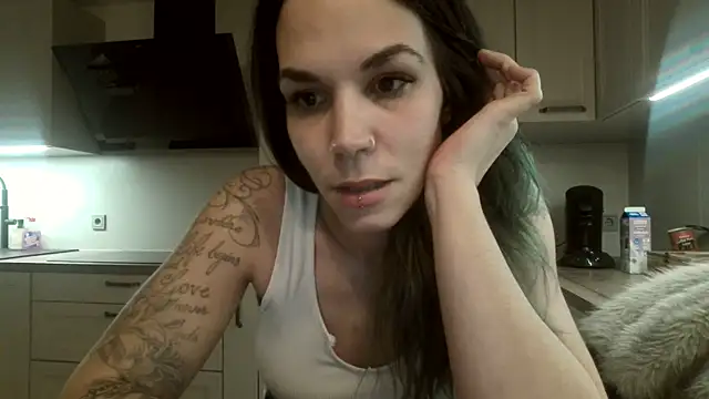 Snapshot of Lady_Knaller chatting on 12-20-25, 09:22 Lady Knaller online show from 12-20-25, 09:22