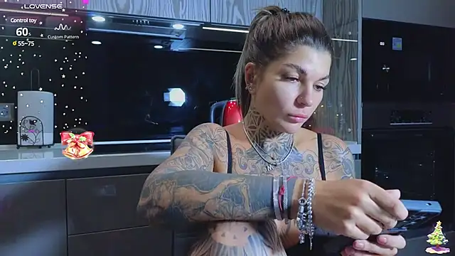 Snapshot of tattooedBabyy chatting on 01-02-25, 02:57 tattooedBabyy online show from 01-02-25, 02:57