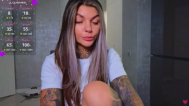 Snapshot of tattooedBabyy chatting on 02-06-25, 10:48 tattooedBabyy online show from 02-06-25, 10:48