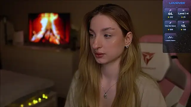 Snapshot of Lexy_kiky chatting on 02-15-25, 04:56 Lexy kiky online show from 02-15-25, 04:56