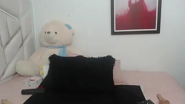 Snapshot of celestesouzalatin chatting on 01-06-25, 09:43 celestesouzalatin online show from 01-06-25, 09:43