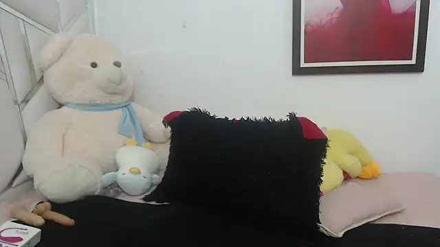 Snapshot of celestesouzalatin chatting on 01-12-25, 08:57 celestesouzalatin online show from 01-12-25, 08:57