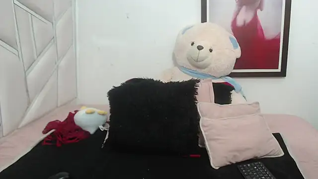 Snapshot of celestesouzalatin chatting on 02-08-25, 12:38 celestesouzalatin online show from 02-08-25, 12:38