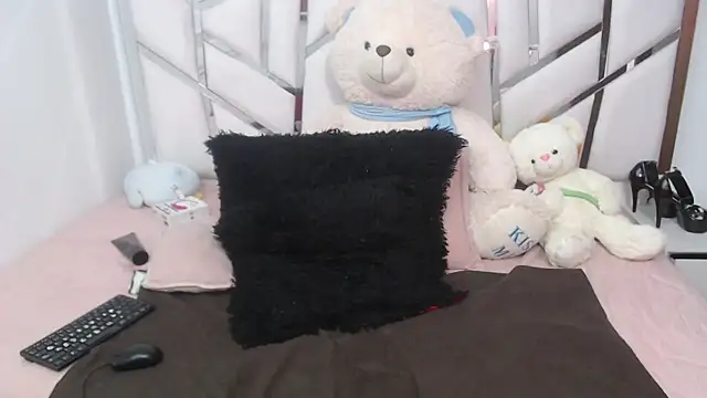 Snapshot of celestesouzalatin chatting on 09-12-25, 02:22 celestesouzalatin online show from 09-12-25, 02:22