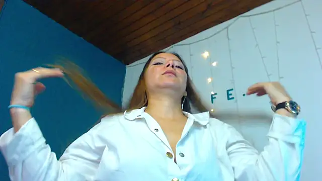 Snapshot of camila_delarosa chatting on 12-27-24, 12:23 camila delarosa online show from 12-27-24, 12:23