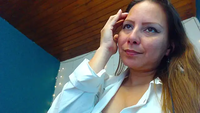 Snapshot of camila_delarosa chatting on 12-27-24, 06:31 camila delarosa online show from 12-27-24, 06:31