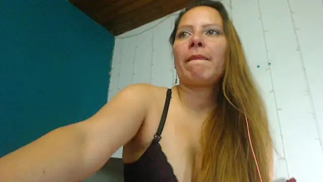 Snapshot of camila_delarosa chatting on 01-10-25, 06:38 camila delarosa online show from 01-10-25, 06:38