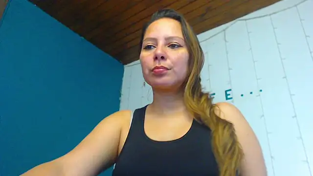 Snapshot of camila_delarosa chatting on 01-21-25, 01:22 camila delarosa online show from 01-21-25, 01:22