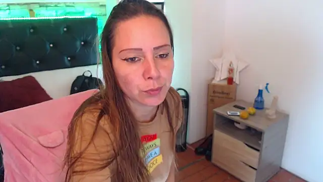 Snapshot of camila_delarosa chatting on 09-17-25, 04:30 camila delarosa online show from 09-17-25, 04:30