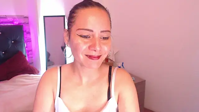 Snapshot of camila_delarosa chatting on 09-19-25, 04:18 camila delarosa online show from 09-19-25, 04:18