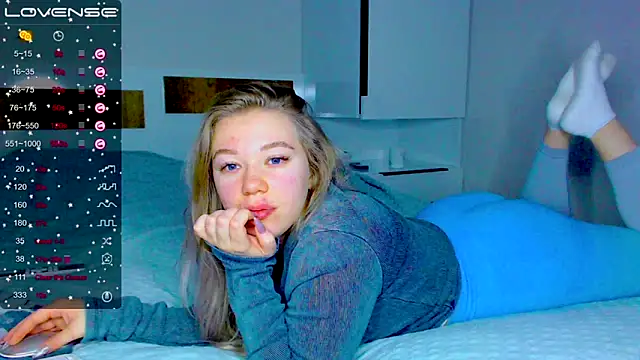 kitti kaattt online show from 12-13-24, 03:49