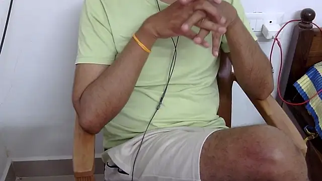 Snapshot of The_SHY_uncut chatting on 01-14-25, 01:28 The SHY uncut online show from 01-14-25, 01:28