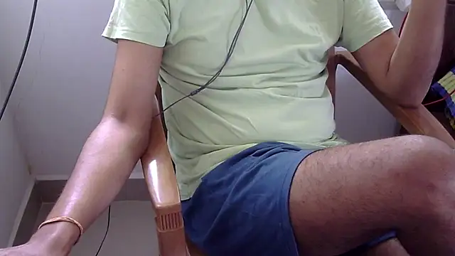 Snapshot of The_SHY_uncut chatting on 03-02-25, 05:54 The SHY uncut online show from 03-02-25, 05:54