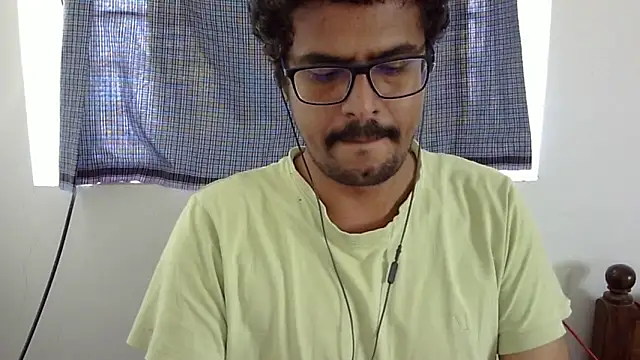 Snapshot of The_SHY_uncut chatting on 10-26-25, 07:03 The SHY uncut online show from 10-26-25, 07:03