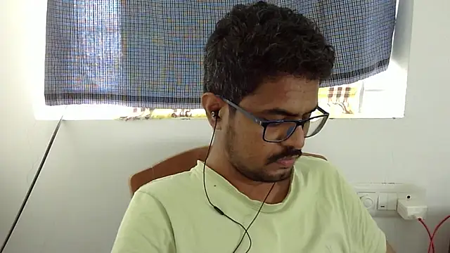 Snapshot of The_SHY_uncut chatting on 12-21-25, 10:11 The SHY uncut online show from 12-21-25, 10:11