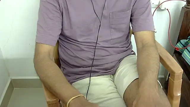 Snapshot of The_SHY_uncut chatting on 01-11-26, 05:34 The SHY uncut online show from 01-11-26, 05:34