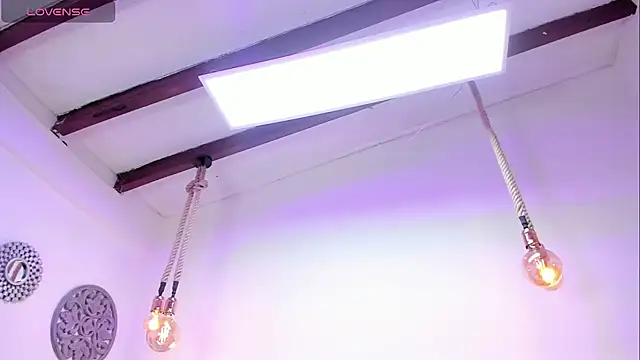 Oriana Guzman online show from 12-31-24, 11:42