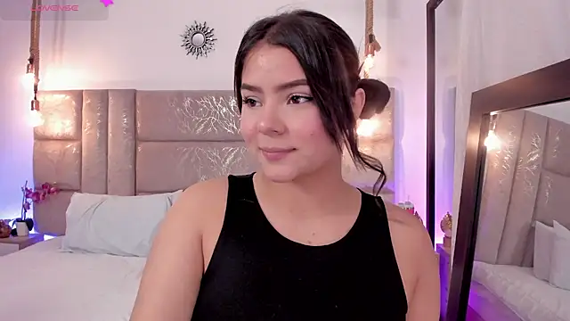 Oriana Guzman online show from 07-17-26, 11:42