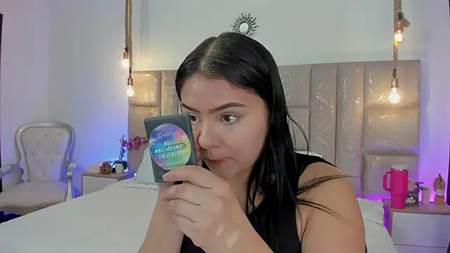 Oriana Guzman online show from 07-19-26, 11:08