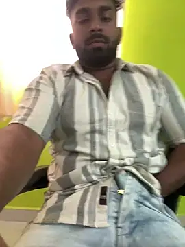 Snapshot of Handsomehunk_4U chatting on 02-27-25, 08:50 Handsomehunk 4U online show from 02-27-25, 08:50