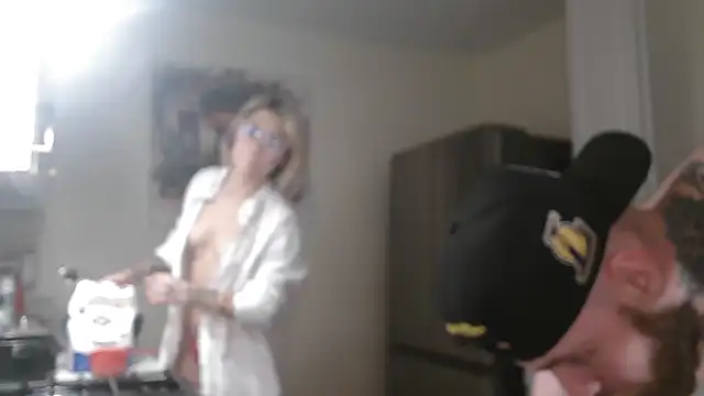 Snapshot of NatalieKneals chatting on 11-28-25, 05:43 NatalieKneals online show from 11-28-25, 05:43