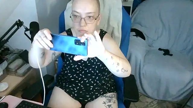 Isabella Geney online show from 06-30-26, 04:19