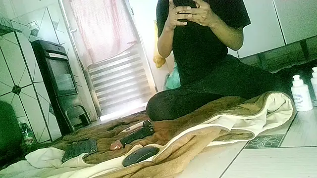 UncutToyBoy23cm online show from 10-21-25, 07:25