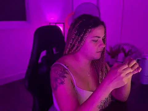 MelSaunders online show from 10-26-25, 04:07