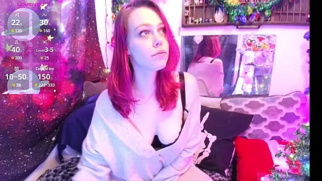 Snapshot of EverlyEster chatting on 12-15-24, 11:23 EverlyEster online show from 12-15-24, 11:23