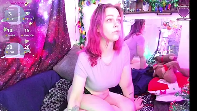 Snapshot of EverlyEster chatting on 12-21-24, 07:35 EverlyEster online show from 12-21-24, 07:35