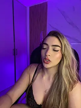 Snapshot of kyliejoness chatting on 07-28-26, 02:40 kyliejoness online show from 07-28-26, 02:40